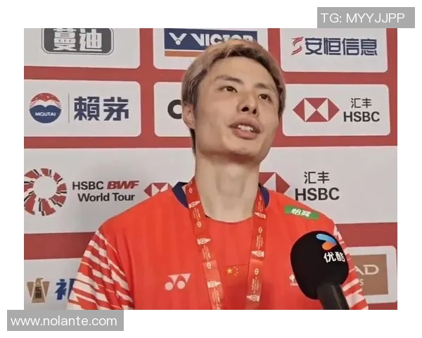 国际羽联颁奖典礼进行！石宇奇独揽两项大奖，圣坛组合最佳女双